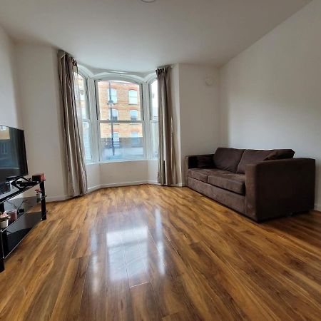 Stunning 1 Bedroom Apartment In Лондон Экстерьер фото