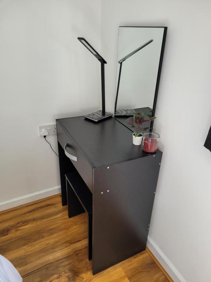 Stunning 1 Bedroom Apartment In Лондон Экстерьер фото